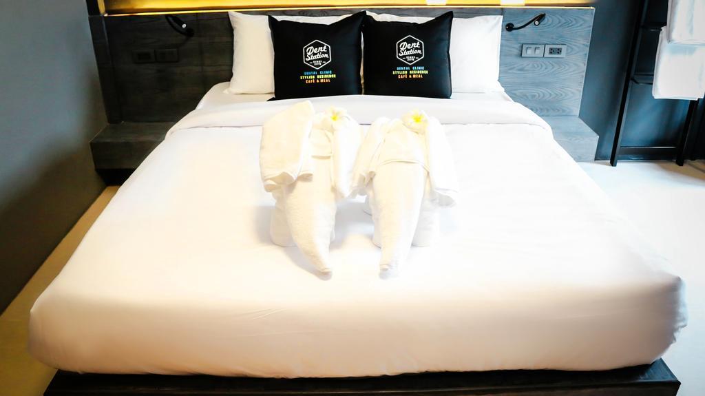 Dent Station Resident Hotel Phuket Bagian luar foto
