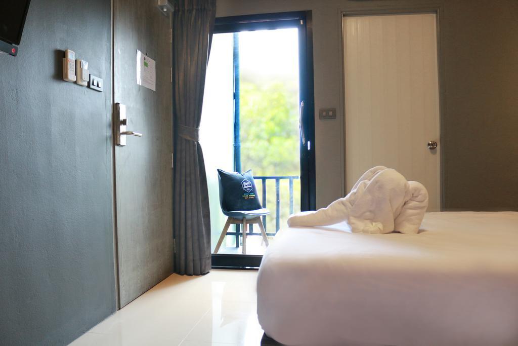 Dent Station Resident Hotel Phuket Bagian luar foto