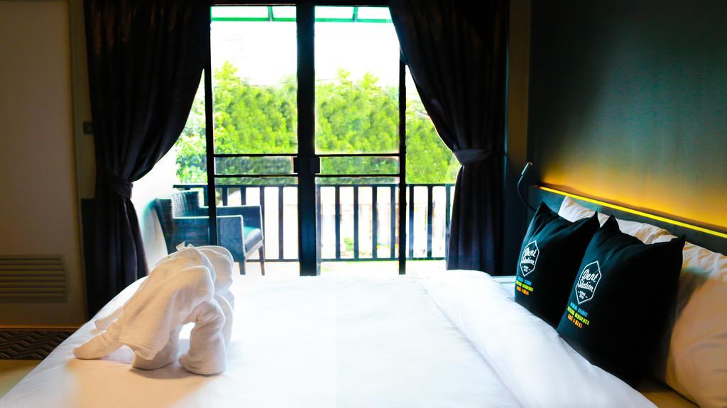 Dent Station Resident Hotel Phuket Bagian luar foto