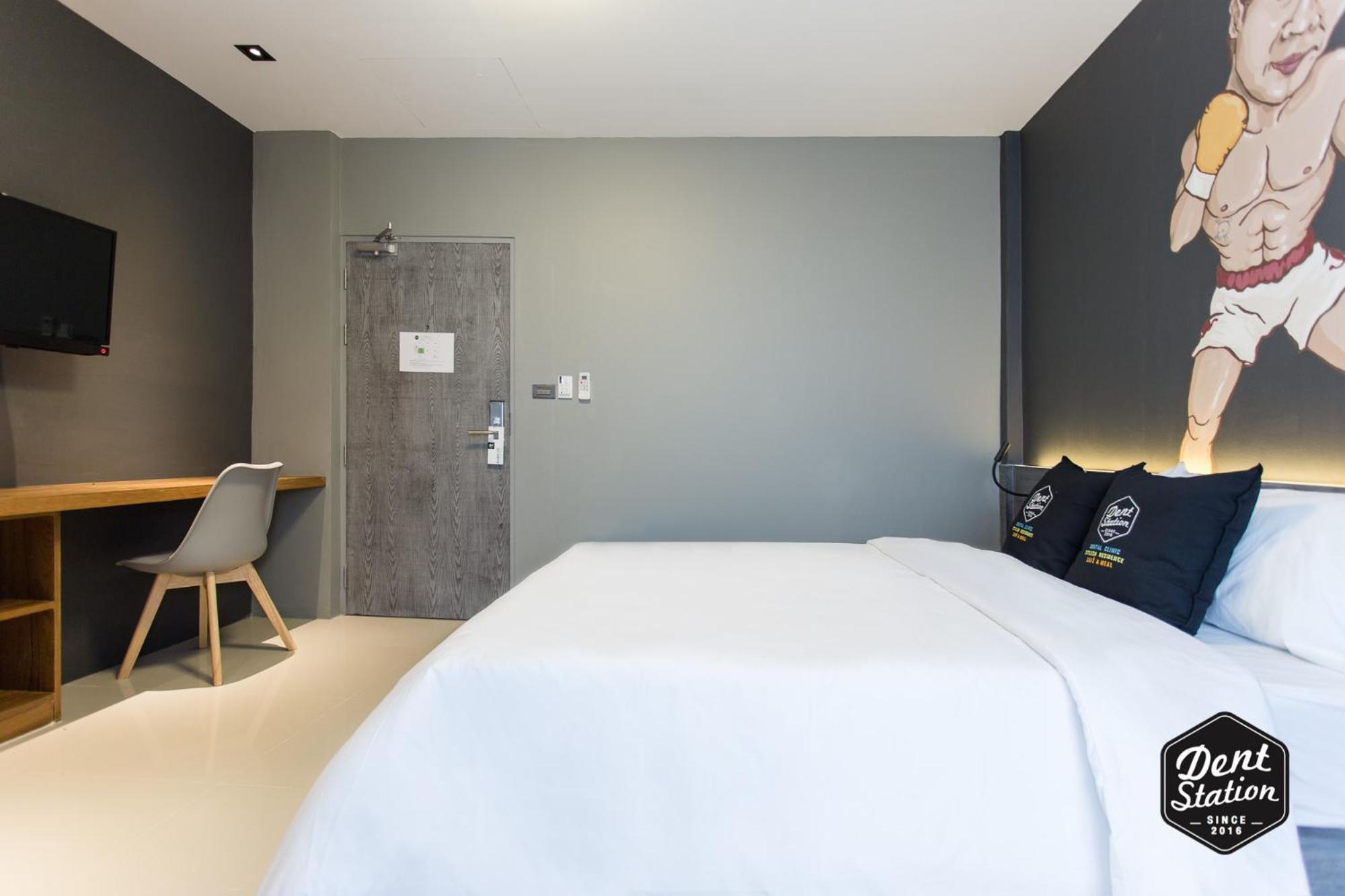 Dent Station Resident Hotel Phuket Bagian luar foto