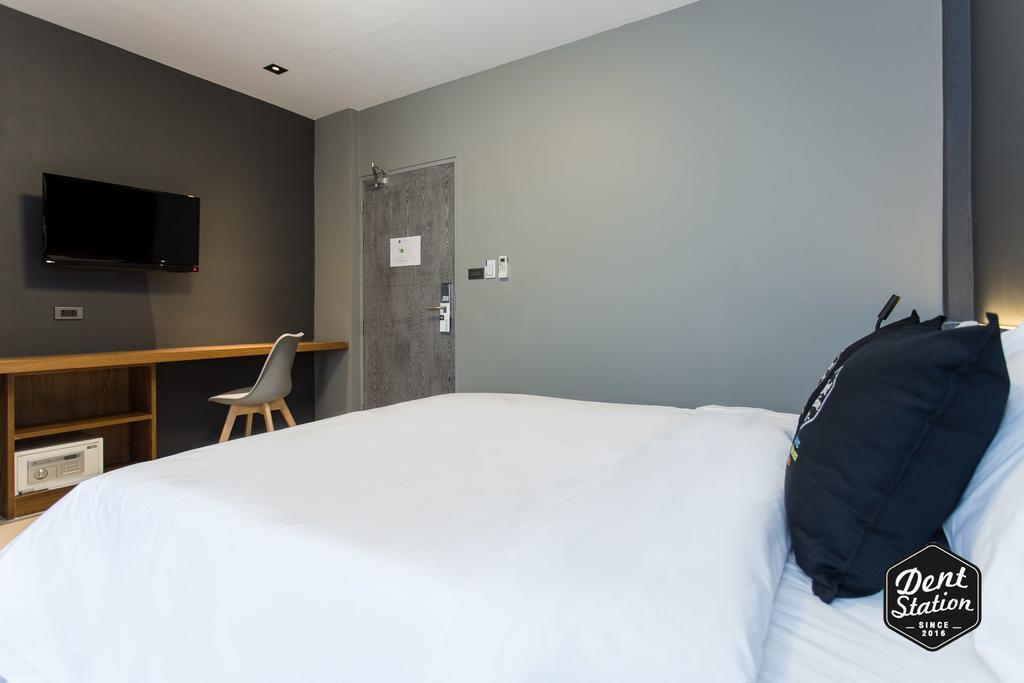 Dent Station Resident Hotel Phuket Bagian luar foto