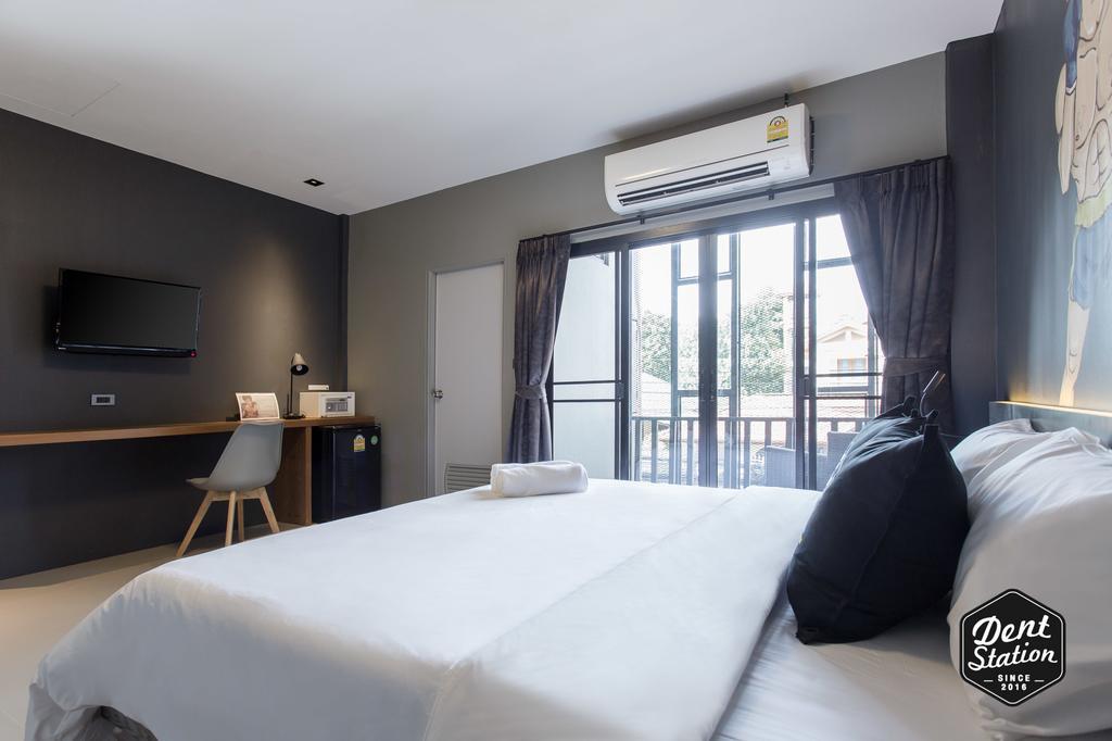 Dent Station Resident Hotel Phuket Bagian luar foto