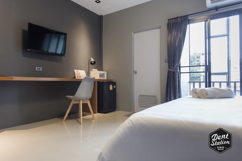Dent Station Resident Hotel Phuket Bagian luar foto