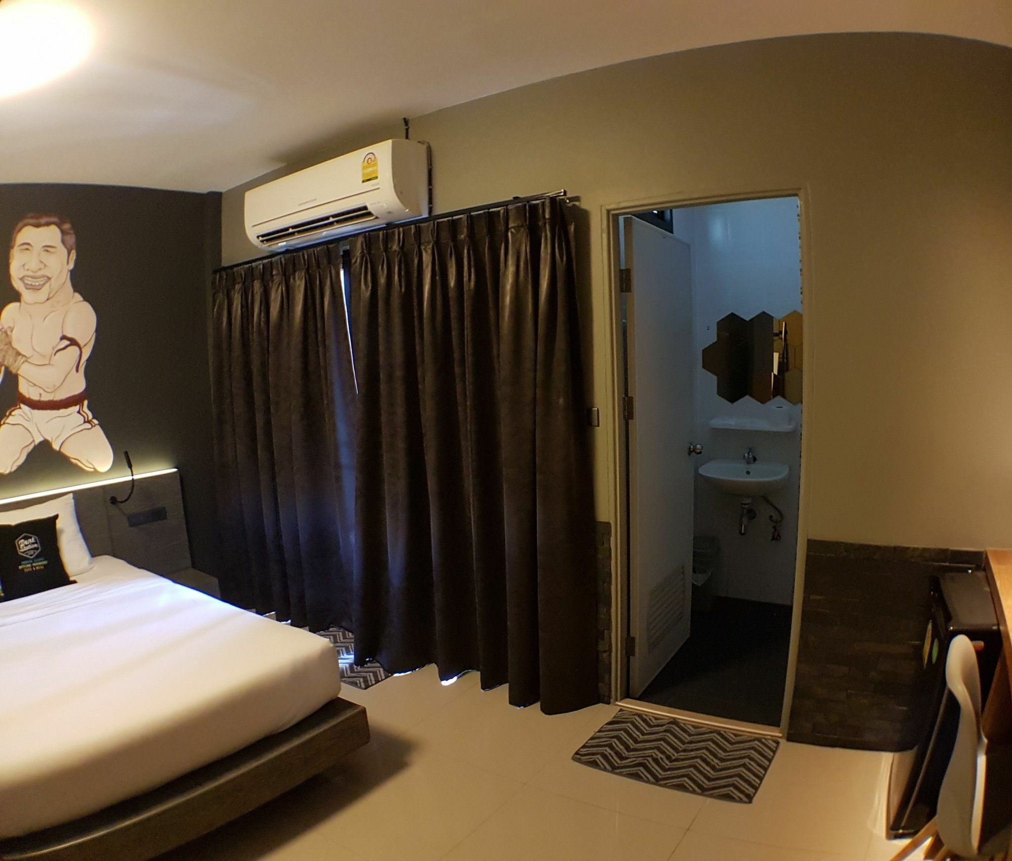 Dent Station Resident Hotel Phuket Bagian luar foto