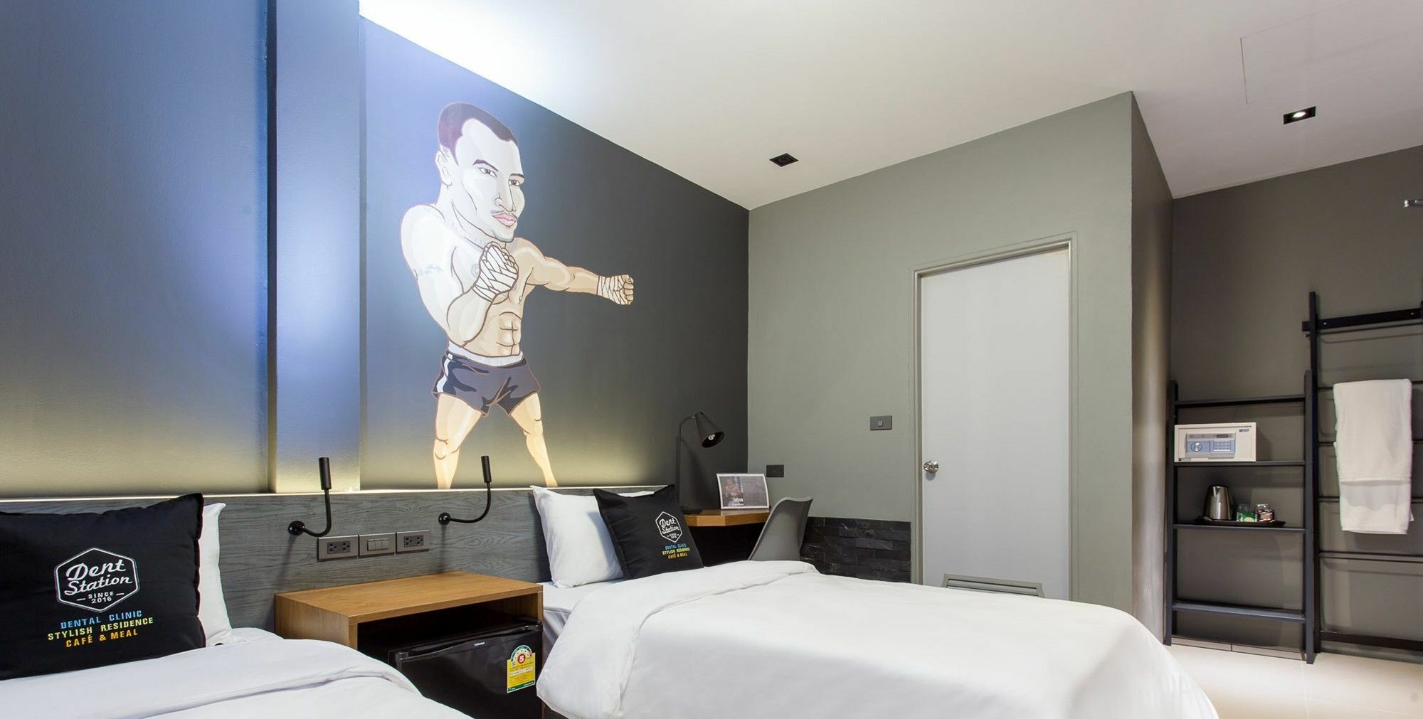 Dent Station Resident Hotel Phuket Bagian luar foto
