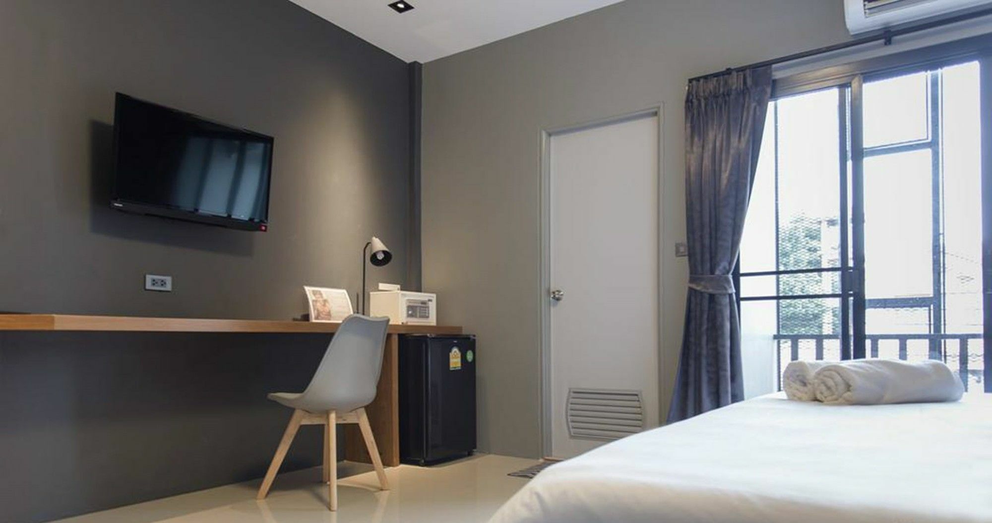 Dent Station Resident Hotel Phuket Bagian luar foto