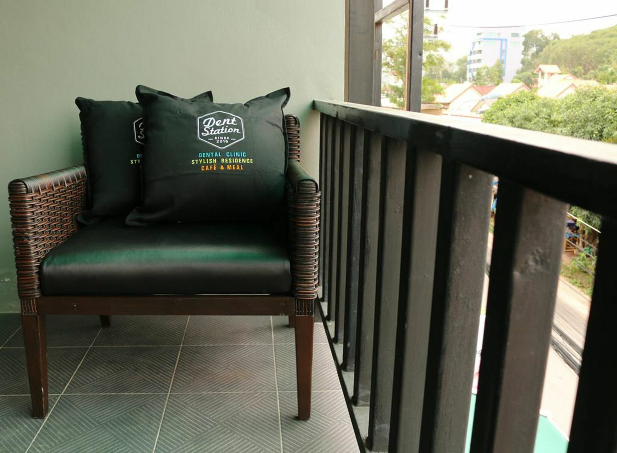 Dent Station Resident Hotel Phuket Bagian luar foto