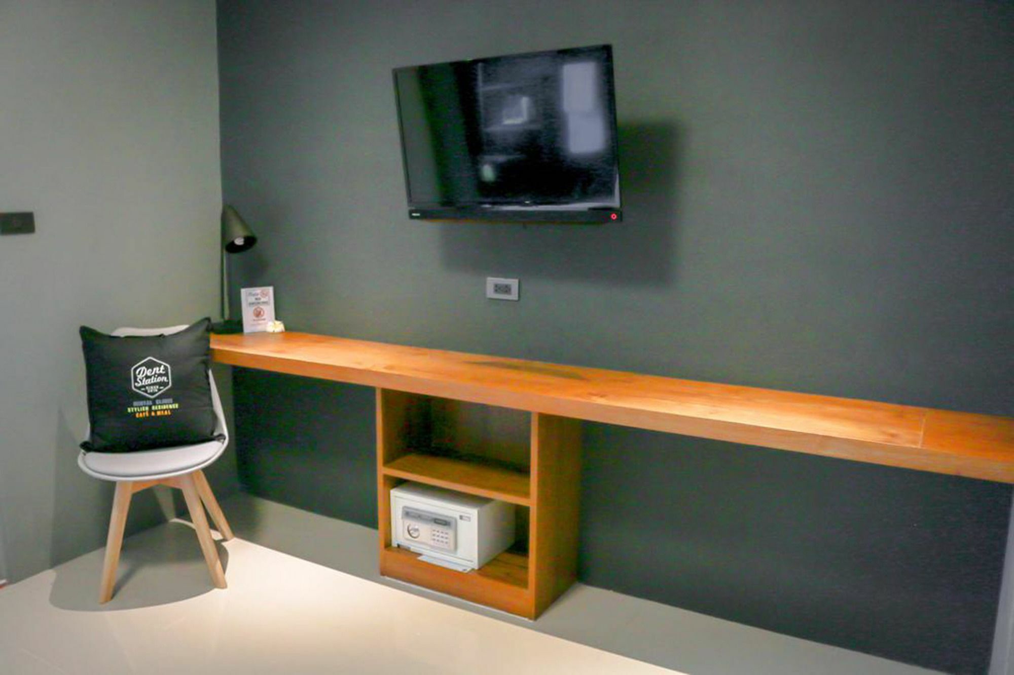 Dent Station Resident Hotel Phuket Bagian luar foto