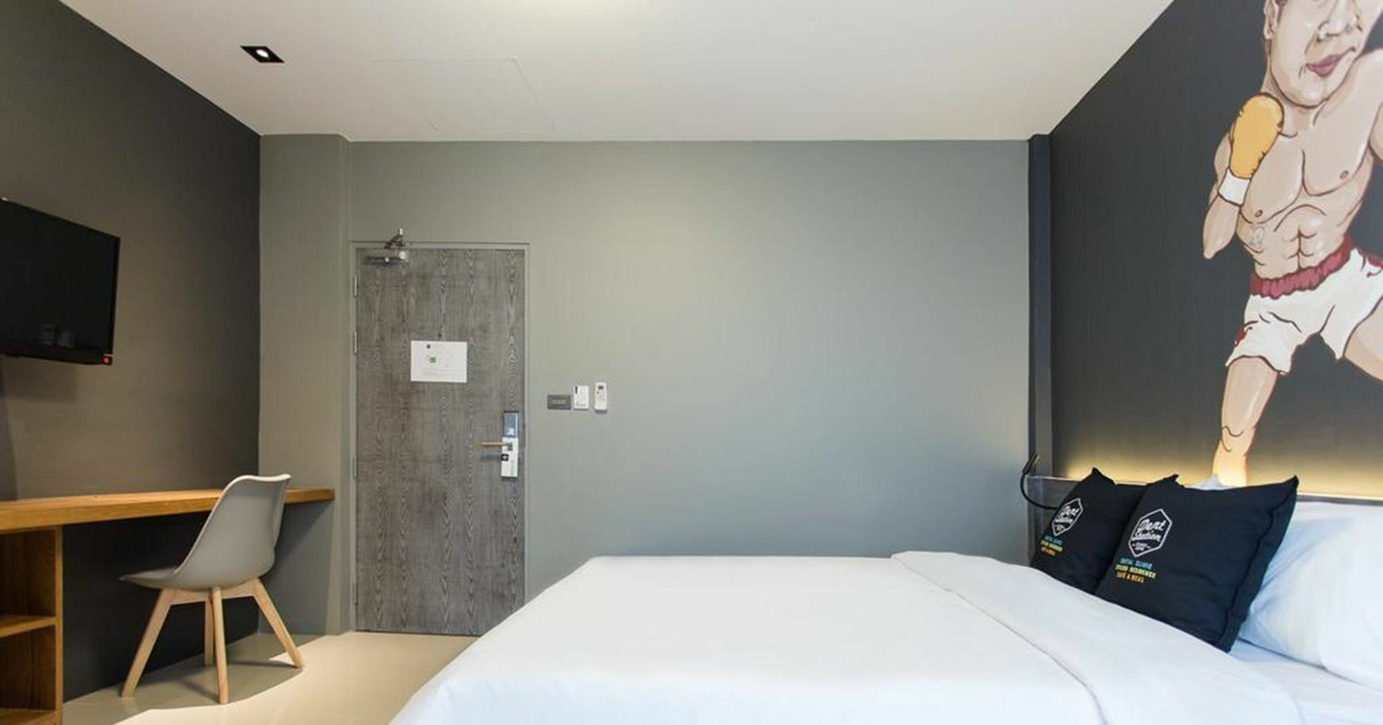 Dent Station Resident Hotel Phuket Bagian luar foto