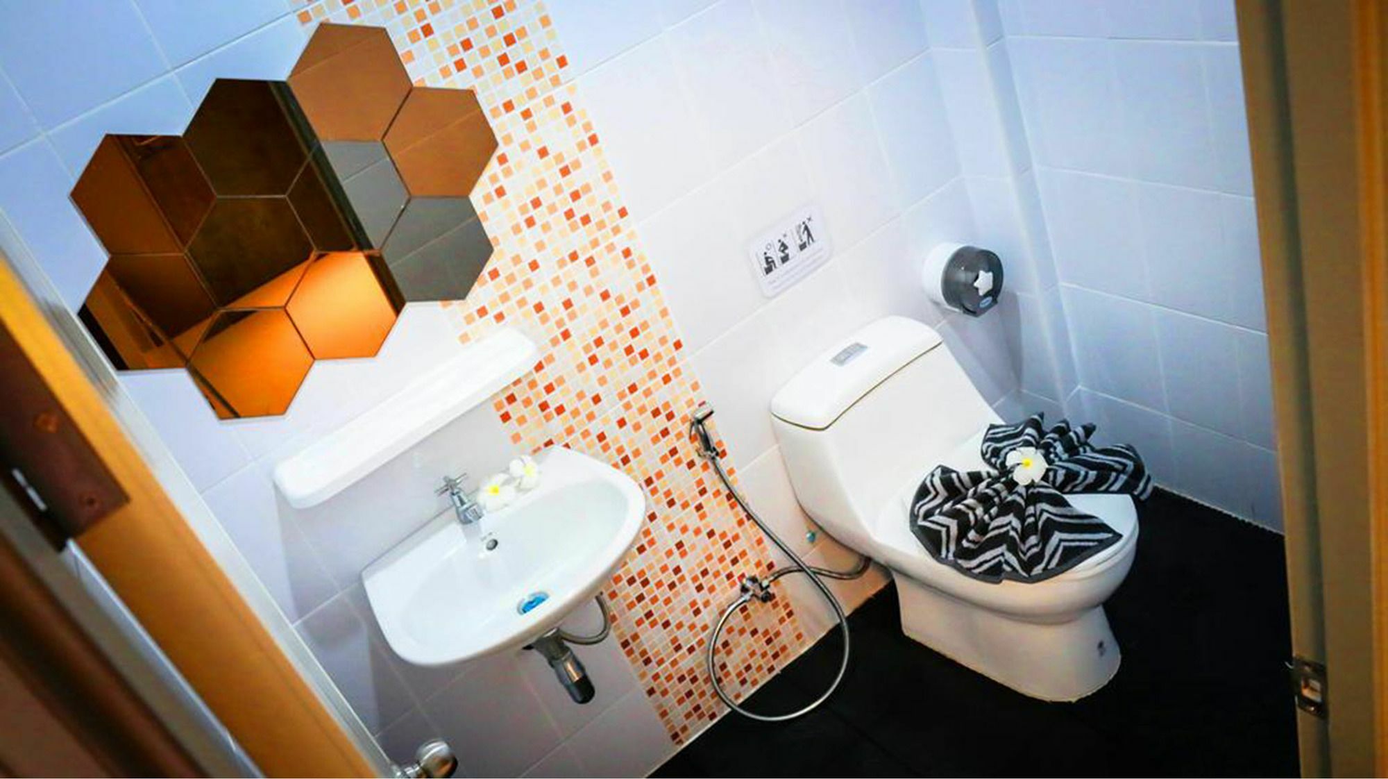 Dent Station Resident Hotel Phuket Bagian luar foto