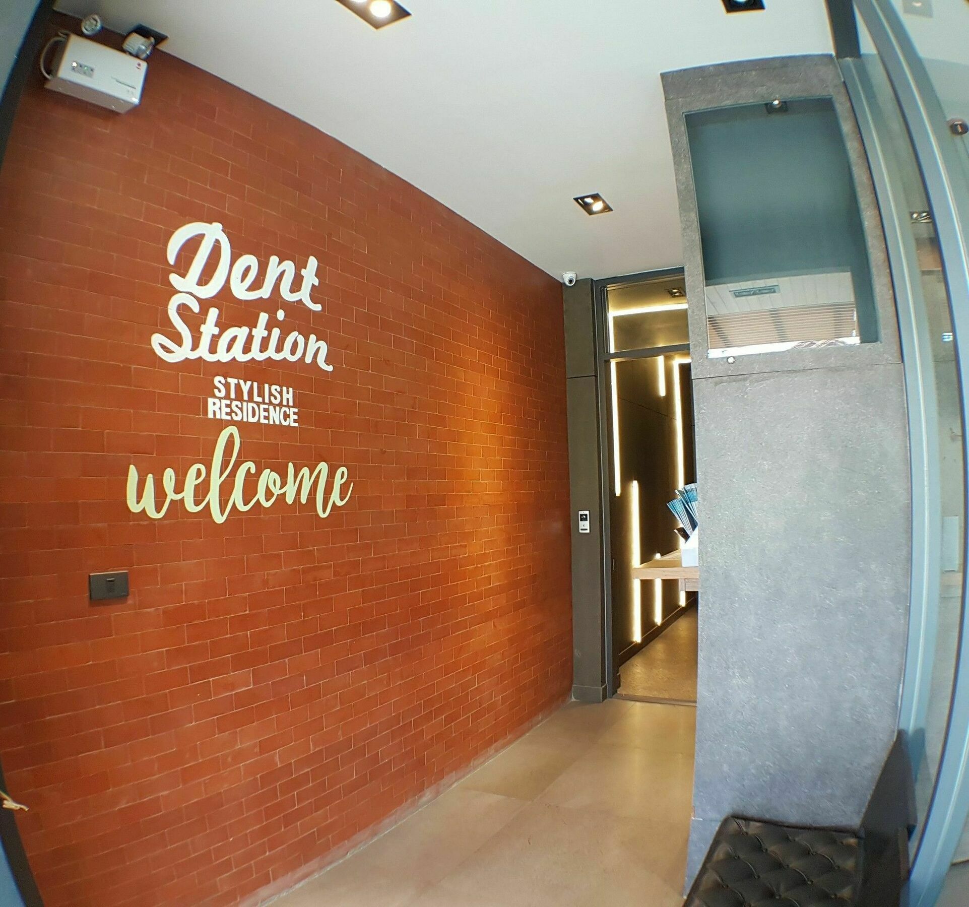Dent Station Resident Hotel Phuket Bagian luar foto